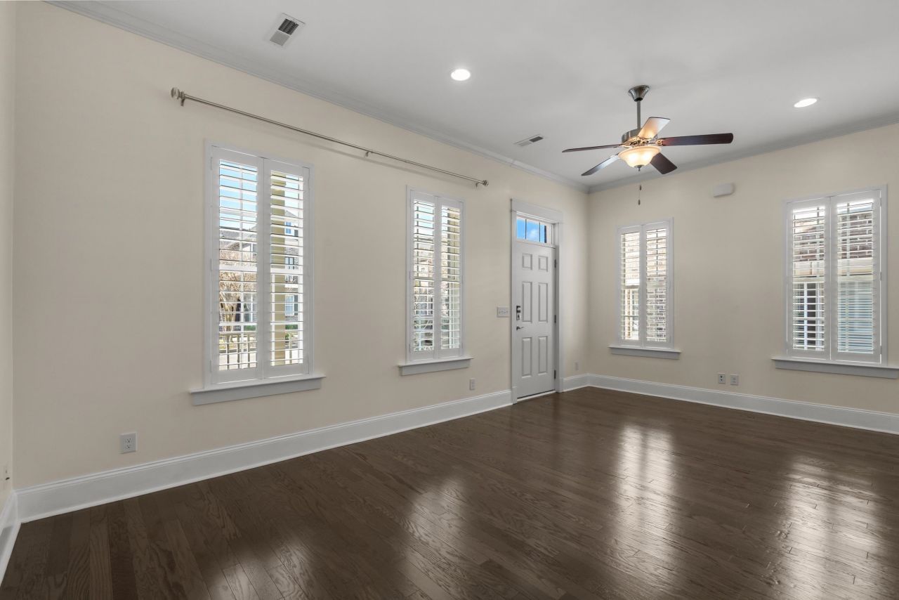 2794 Howard Ave. Photo 9