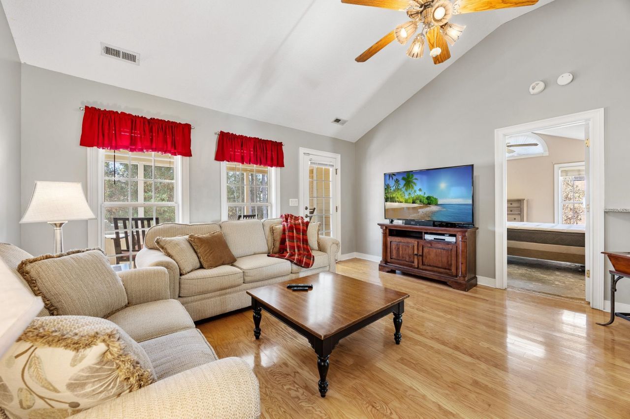 4230 Edgefield Rd. Photo 7