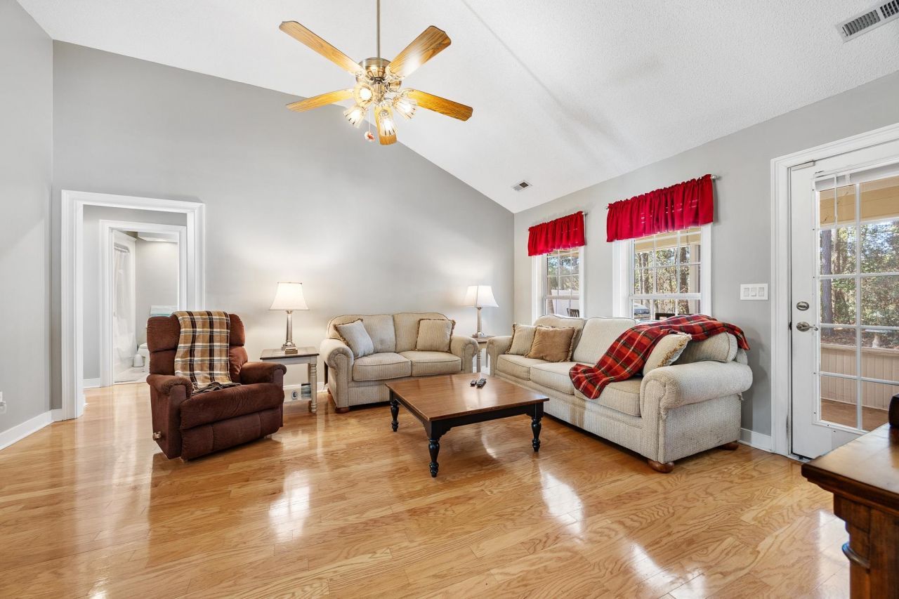 4230 Edgefield Rd. Photo 9