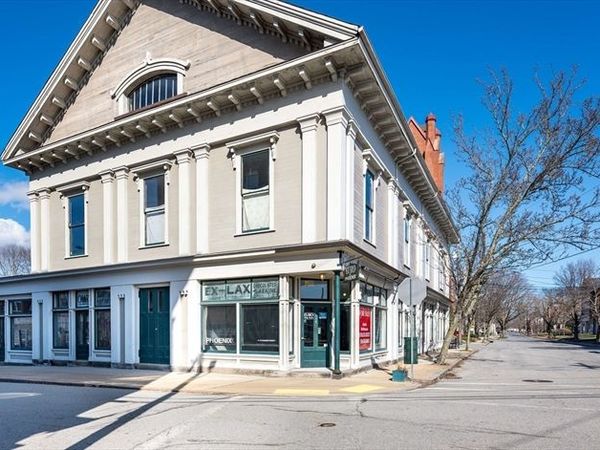 24 Center St, Fairhaven, MA 02719