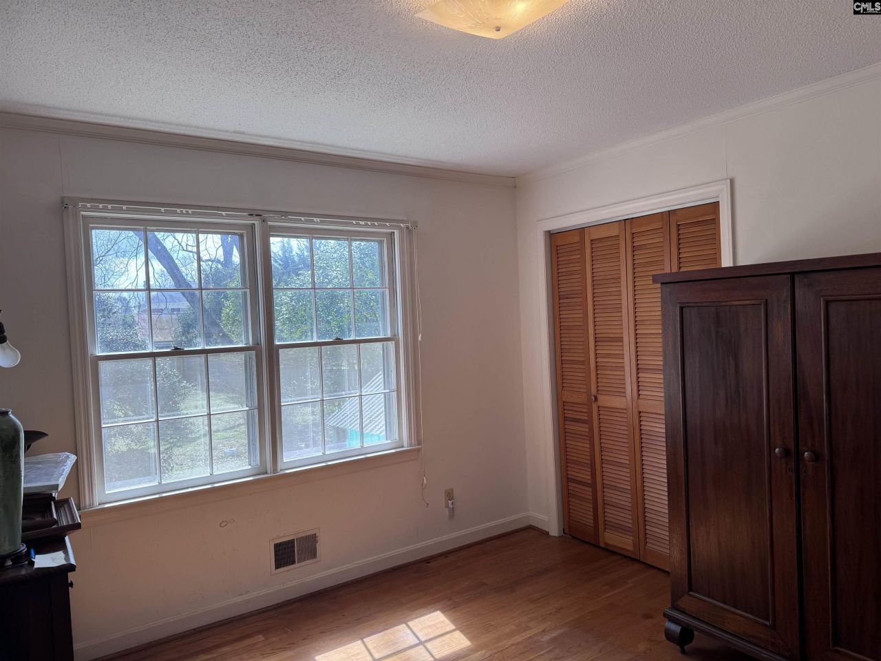 213 Hudson Street Photo 10