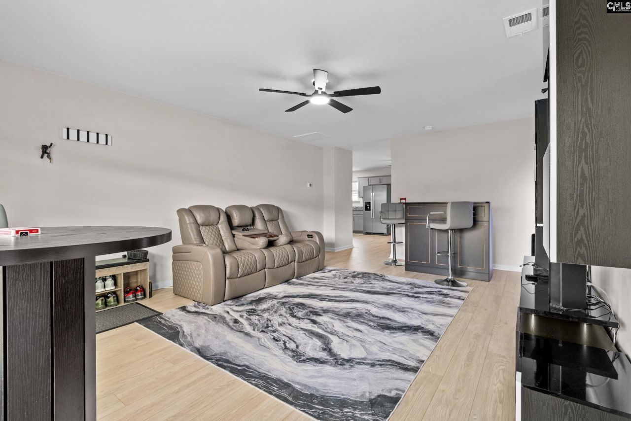 532 Edgetree Drive Photo 6