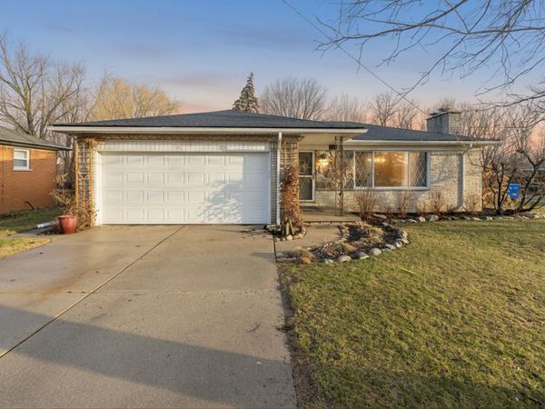 640 W Girard Avenue, Madison Heights, MI 48071