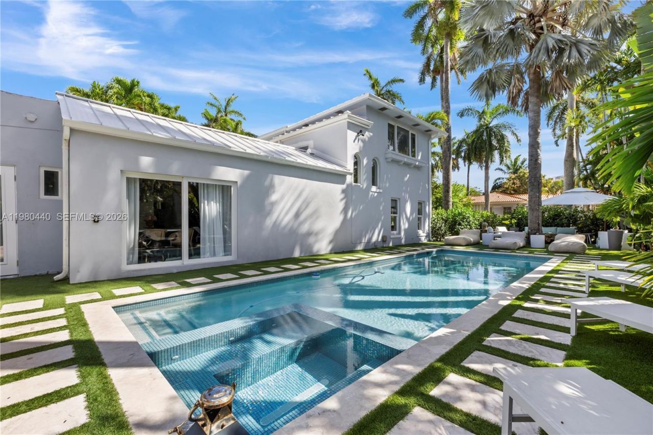 1121 NE 85th St , Miami, FL 33138 Photo