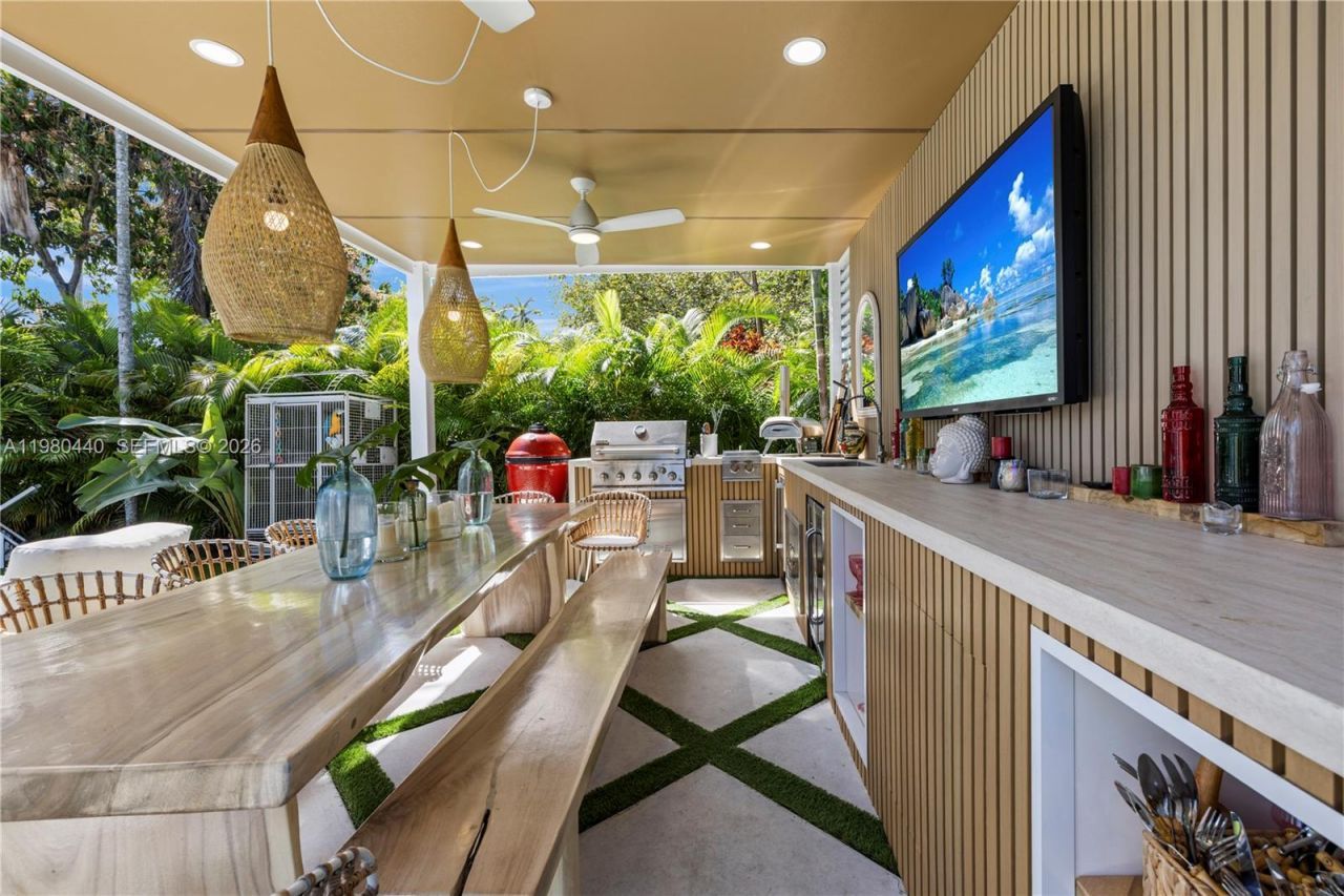 1121 NE 85th St , Miami, FL 33138 Photo