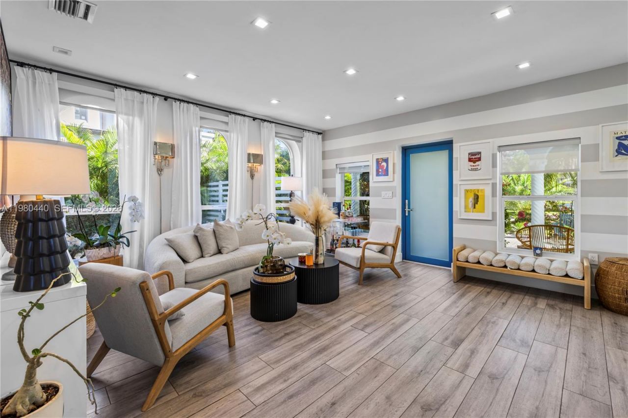 1121 NE 85th St , Miami, FL 33138 Photo