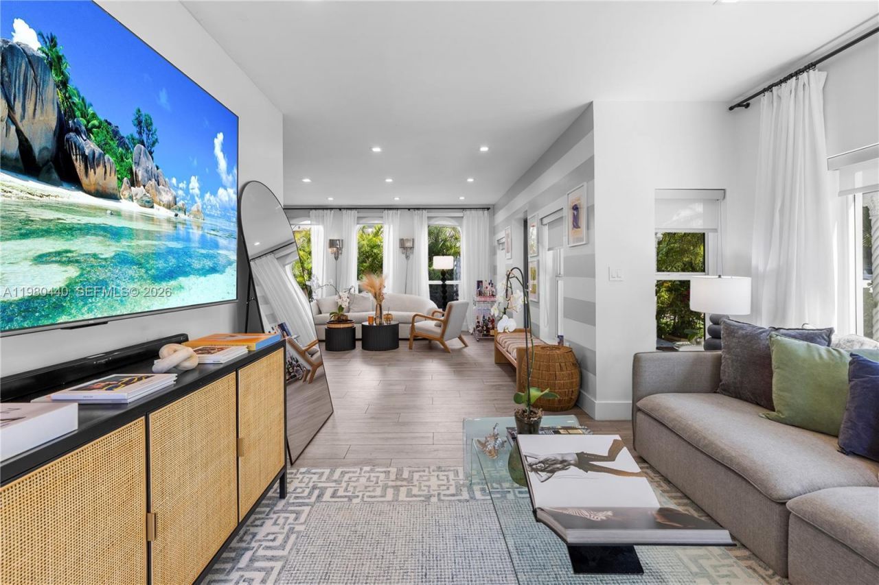 1121 NE 85th St , Miami, FL 33138 Photo