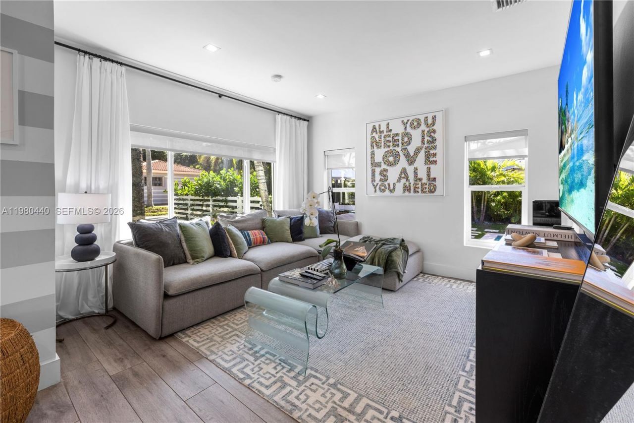 1121 NE 85th St , Miami, FL 33138 Photo