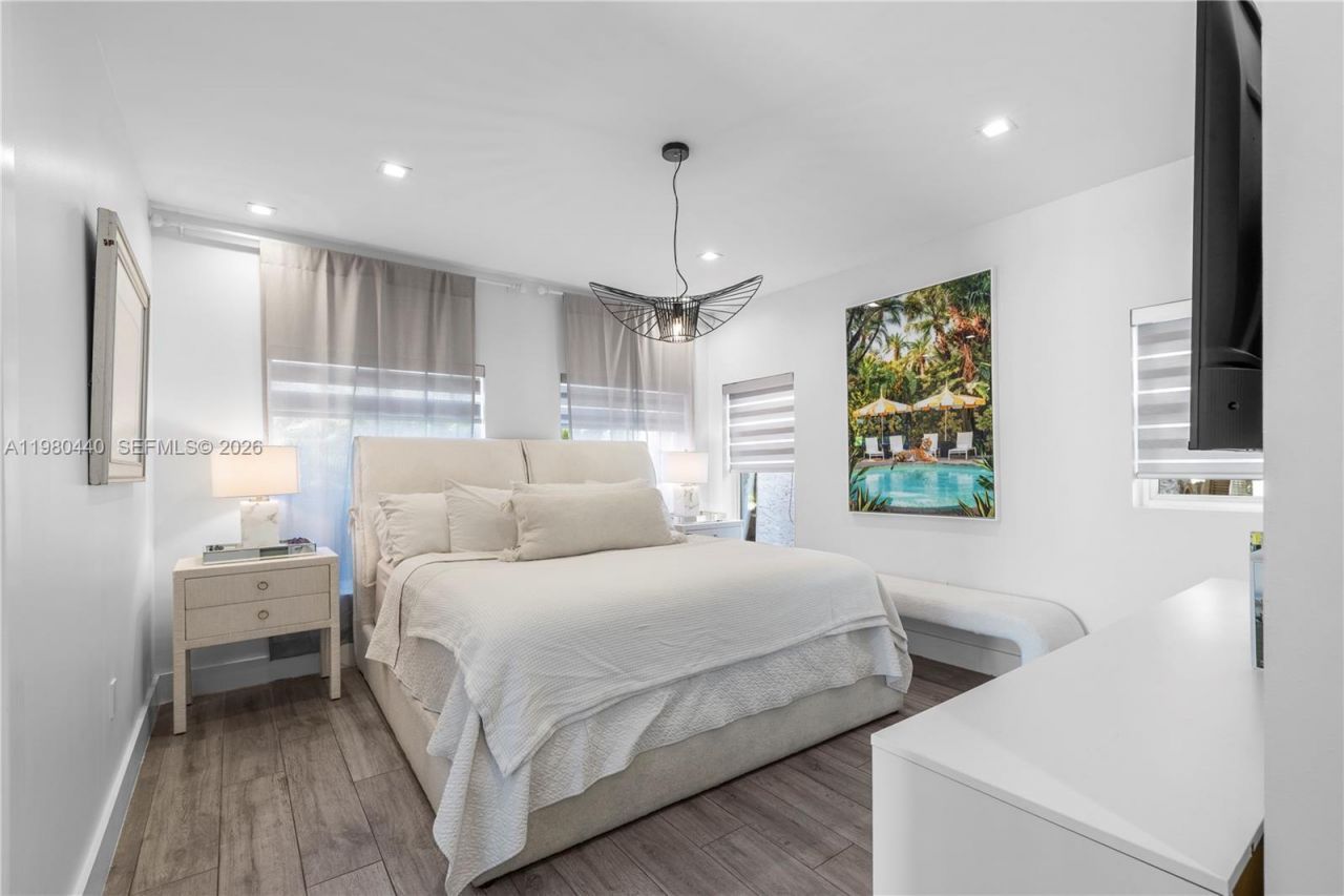 1121 NE 85th St , Miami, FL 33138 Photo