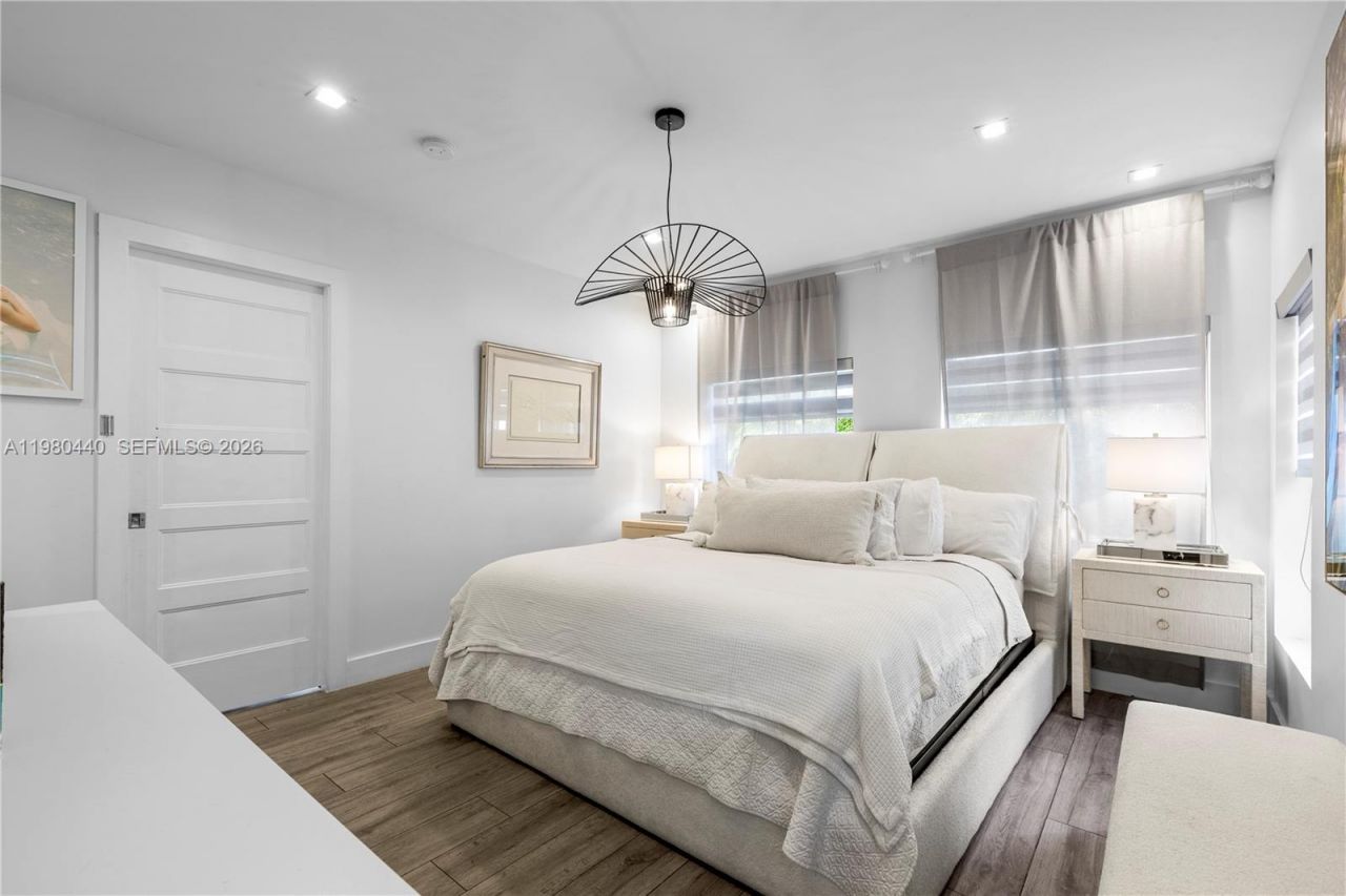 1121 NE 85th St , Miami, FL 33138 Photo