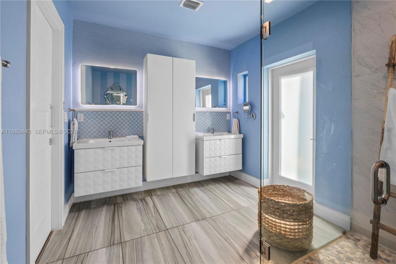 1121 NE 85th St , Miami, FL 33138 Photo