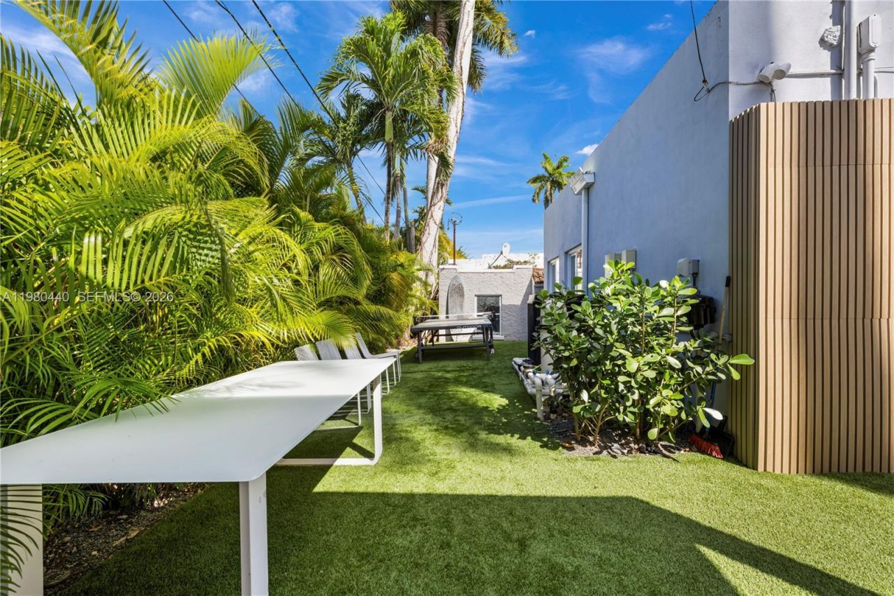 1121 NE 85th St , Miami, FL 33138 Photo