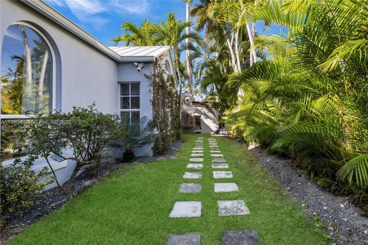 1121 NE 85th St , Miami, FL 33138 Photo