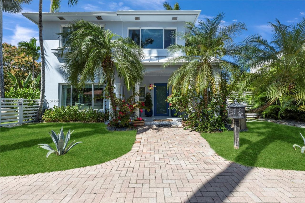 1121 NE 85th St , Miami, FL 33138 Photo