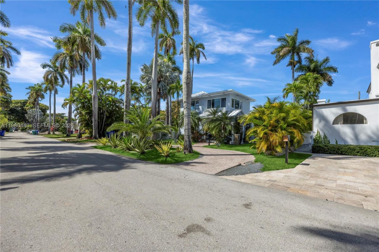 1121 NE 85th St , Miami, FL 33138 Photo