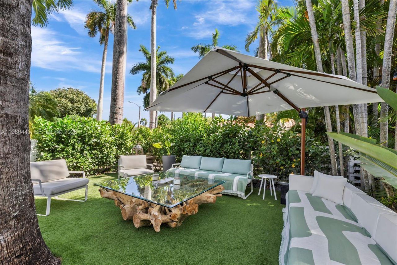 1121 NE 85th St , Miami, FL 33138 Photo