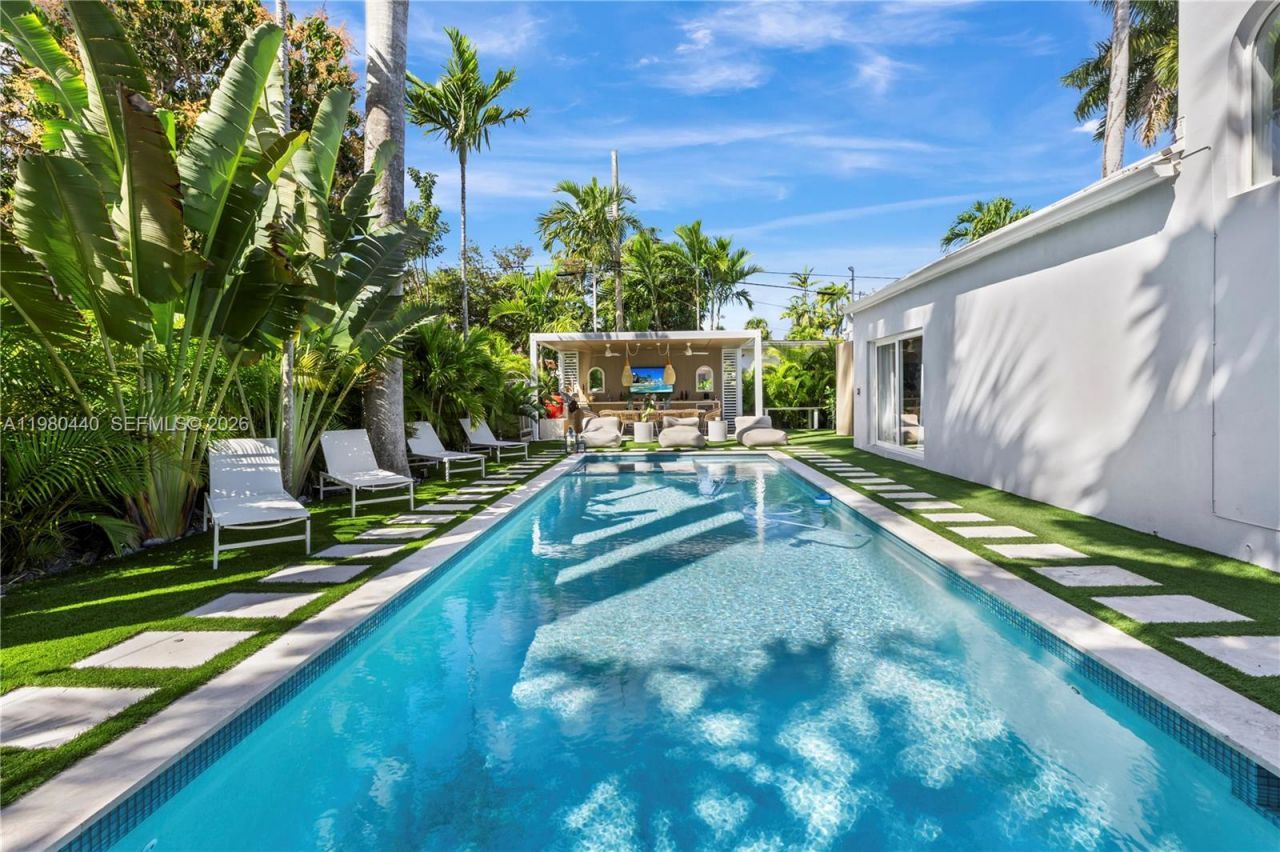 1121 NE 85th St , Miami, FL 33138 Photo