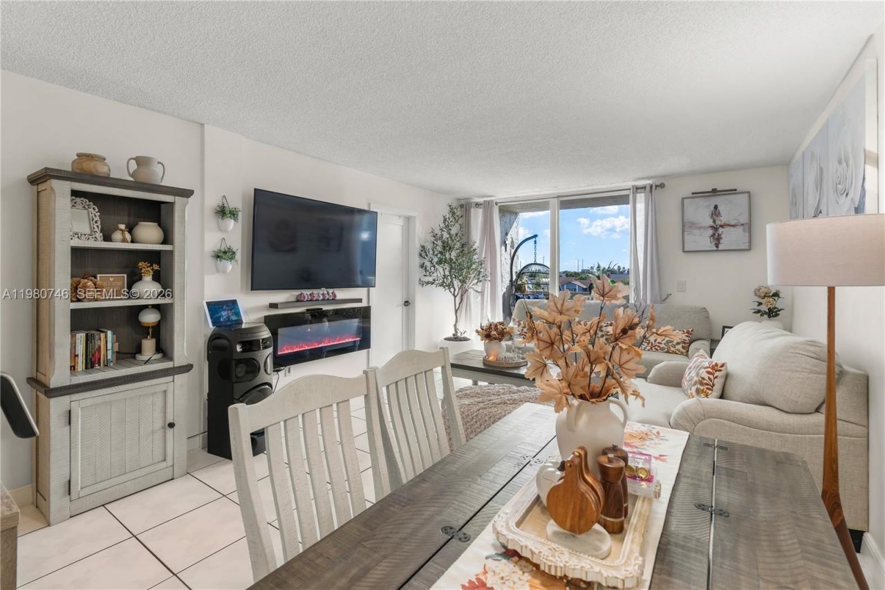 10000 NW 80th Ct , Unit 2456, Hialeah Gardens, FL 33016 Photo