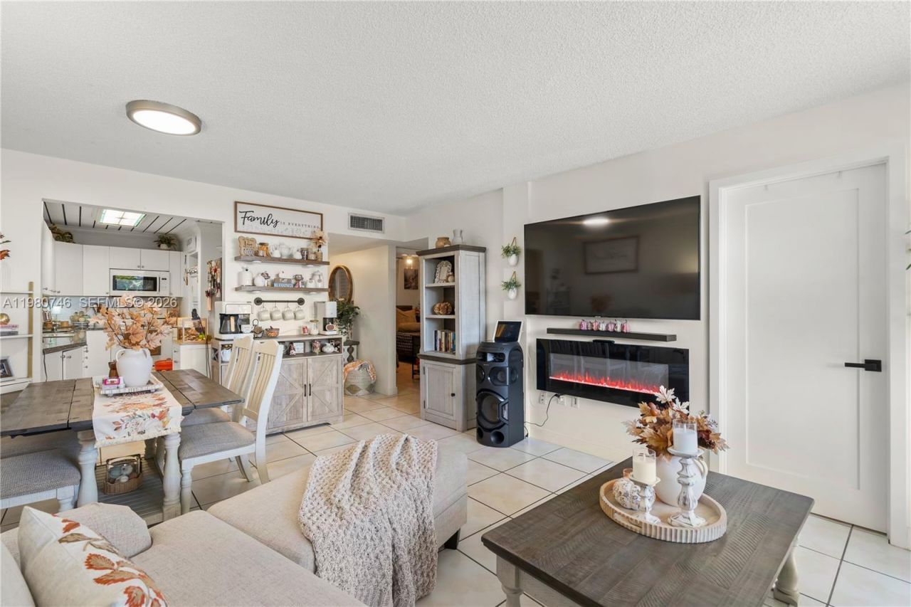 10000 NW 80th Ct , Unit 2456, Hialeah Gardens, FL 33016 Photo