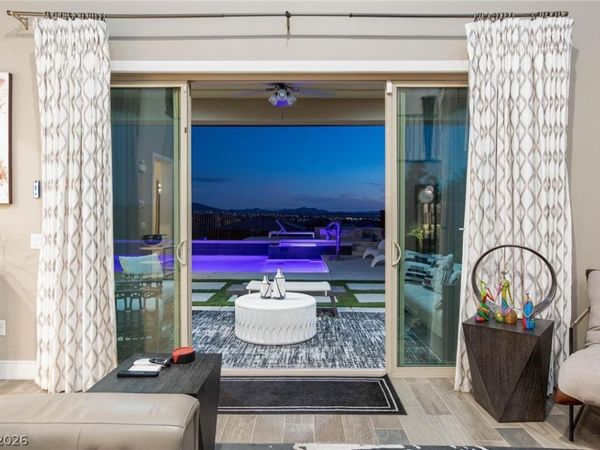 2153 King Crest Court , Henderson, NV 89052