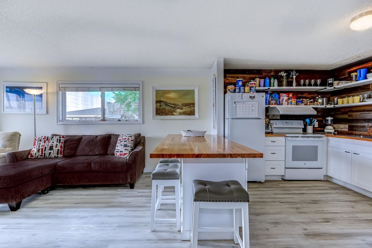 6301 Ocean Blvd. N Photo 11