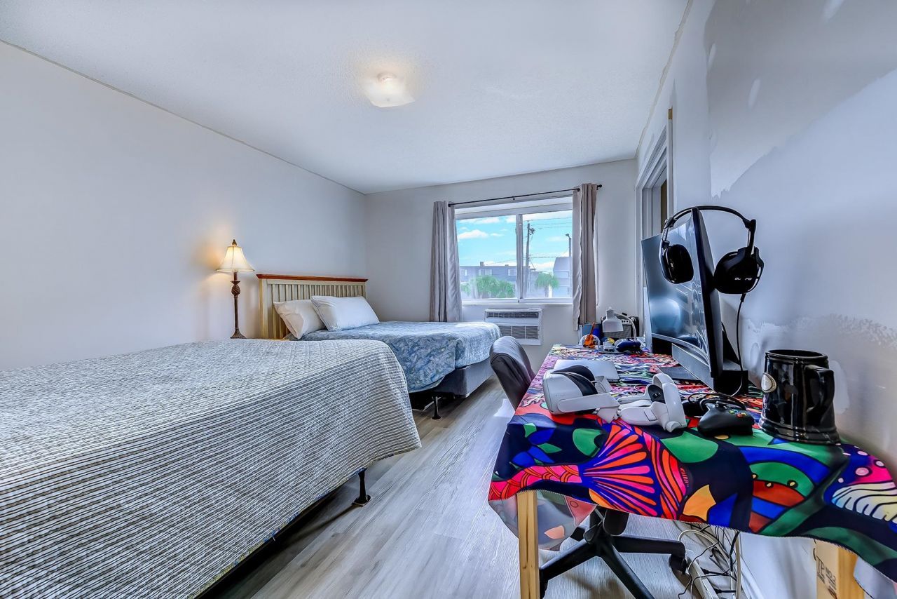 6301 Ocean Blvd. N Photo 12