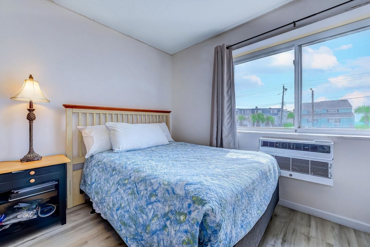 6301 Ocean Blvd. N Photo 13