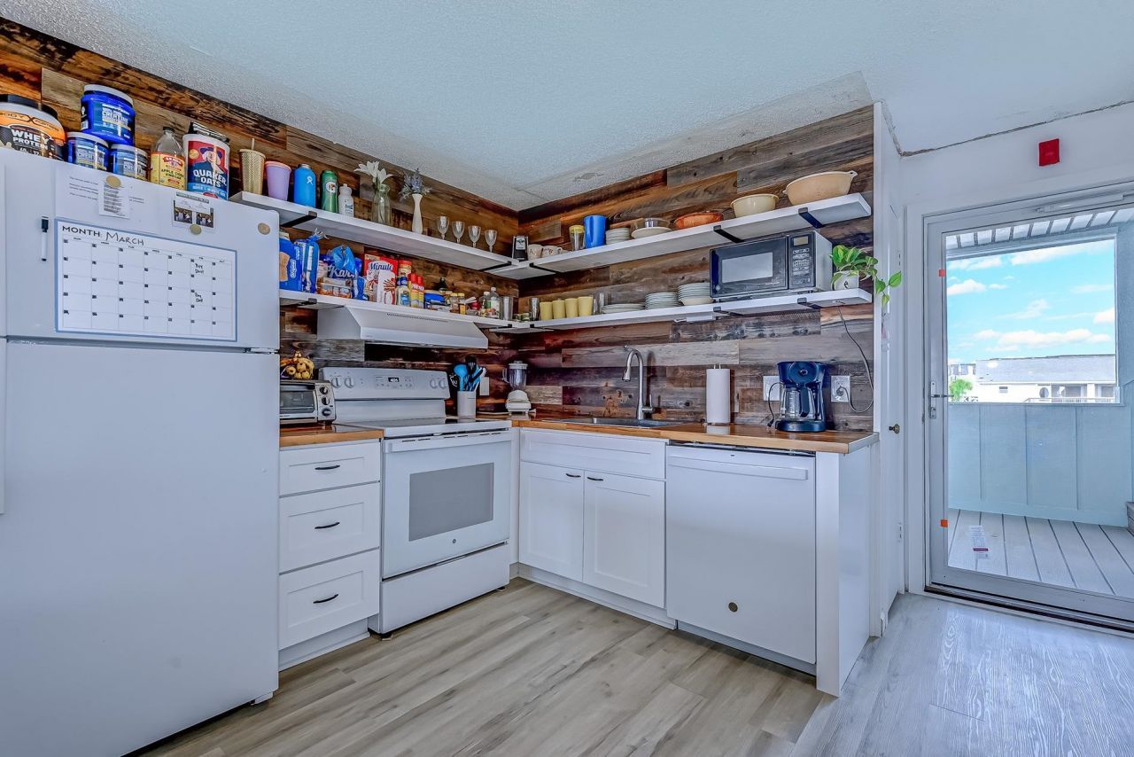 6301 Ocean Blvd. N Photo 4