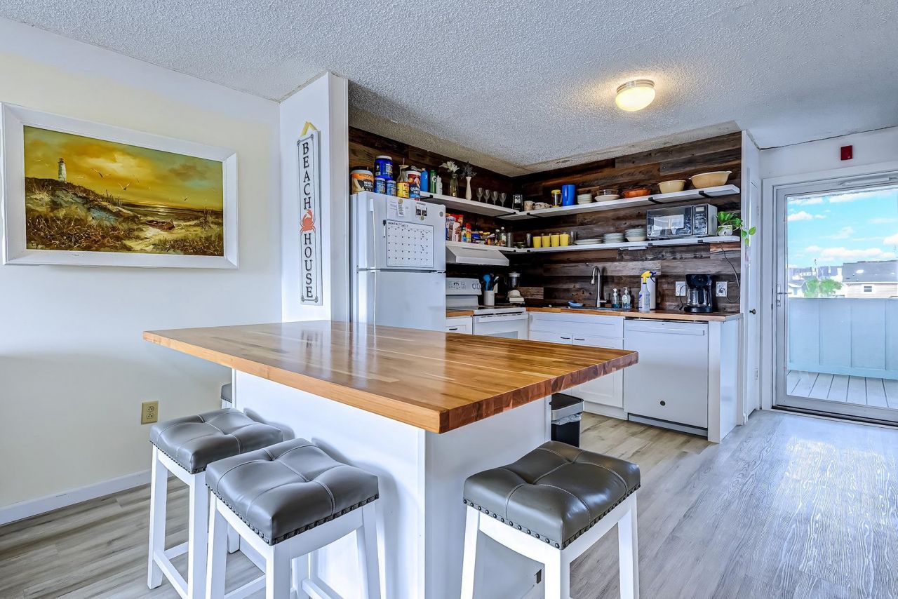 6301 Ocean Blvd. N Photo 5