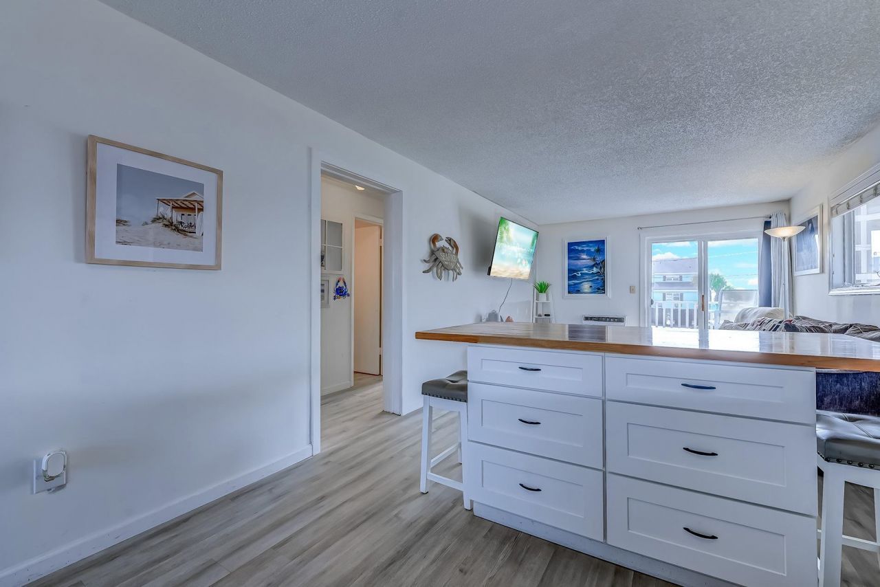 6301 Ocean Blvd. N Photo 7