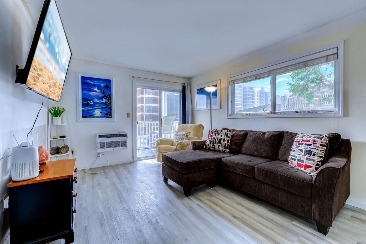 6301 Ocean Blvd. N Photo 8