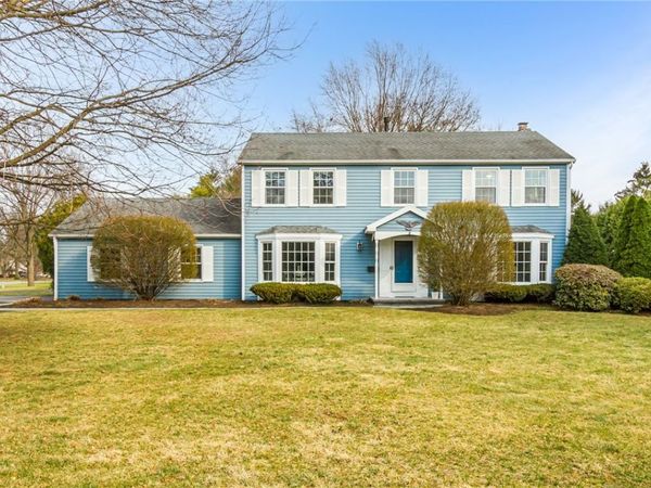 1 Hunters Pointe, Pittsford, NY 14534