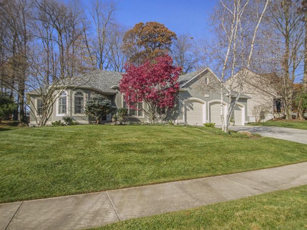 1969 Oak Hollow Road NW, Grand Rapids, MI 49504