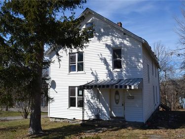 8 Monroe Street, Silver Creek, NY 14136