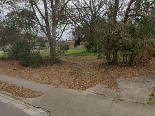 906 Main St., Hattiesburg, MS 39401