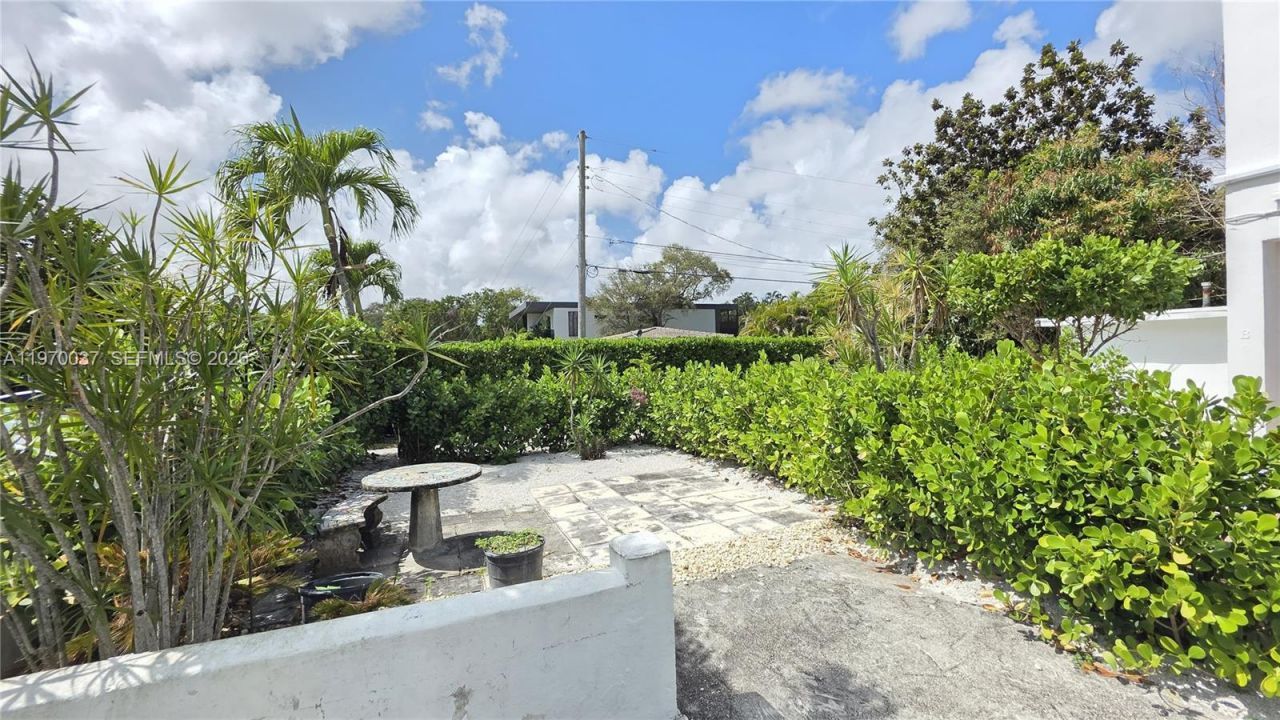 1105 NE 119th St , Unit A, Biscayne Park, FL 33161 Photo