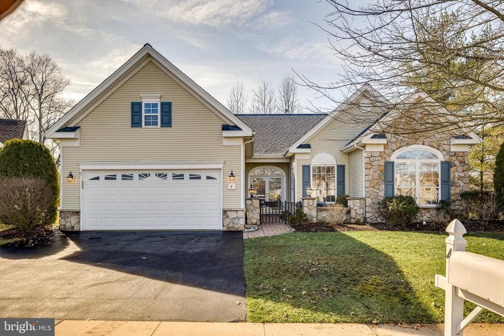 4 Ellington Drive, Columbus, NJ 08022 Main Photo