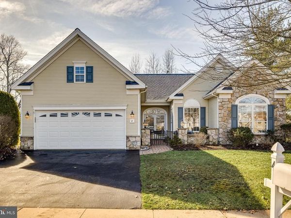 4 ELLINGTON DRIVE, COLUMBUS, NJ 08022