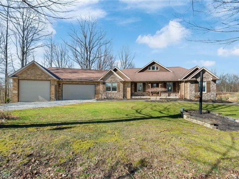 2517 Golfview Drive NE, New Philadelphia, OH 44663 Photo 2