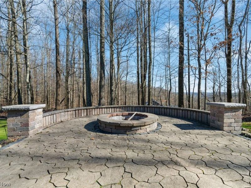 2517 Golfview Drive NE, New Philadelphia, OH 44663 Photo 4