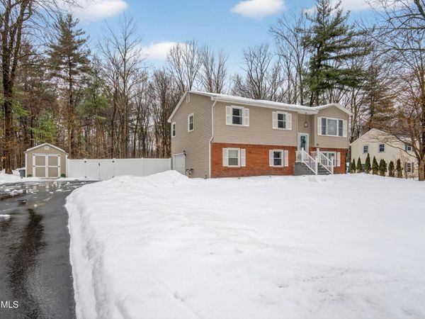 19 Barkwood Lane, Clifton Park, NY 12065