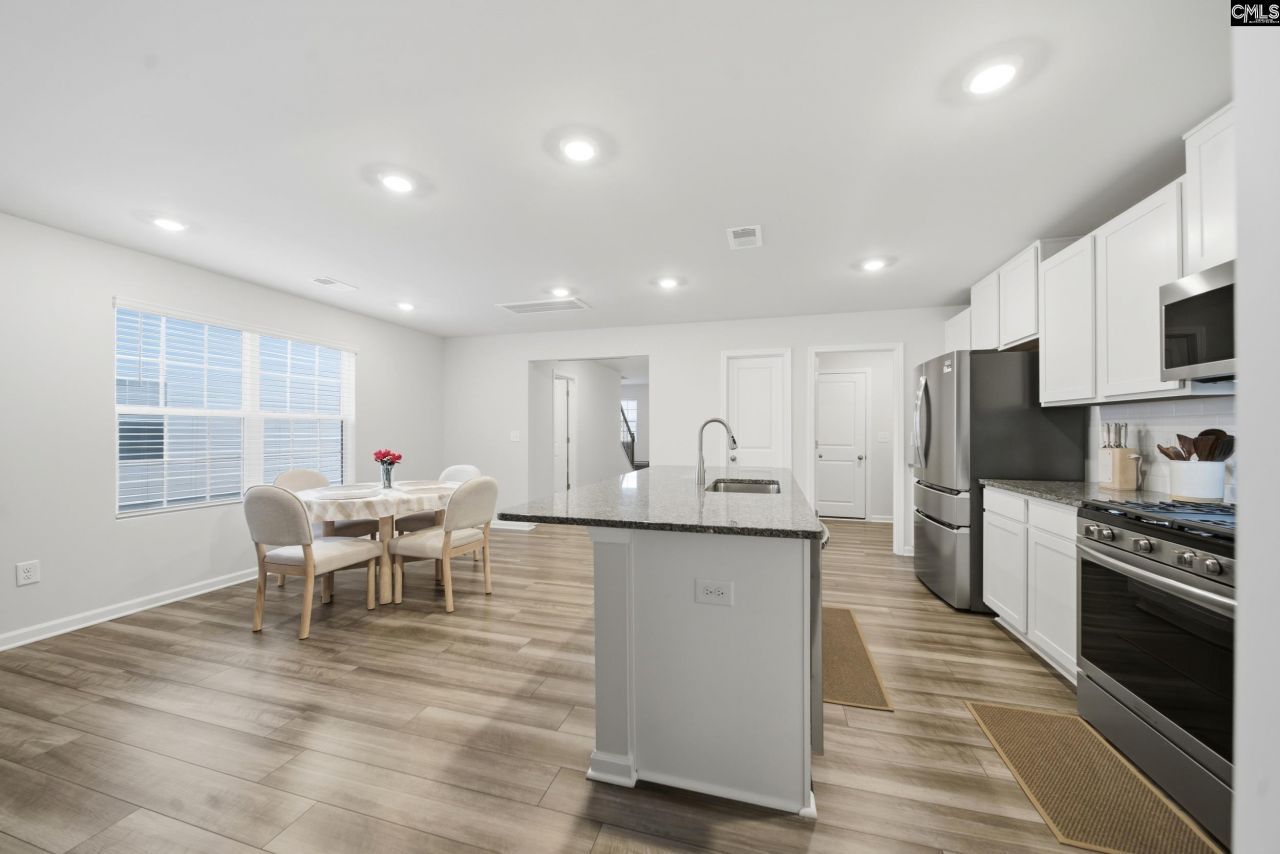 98 Parkwood Court Photo 15