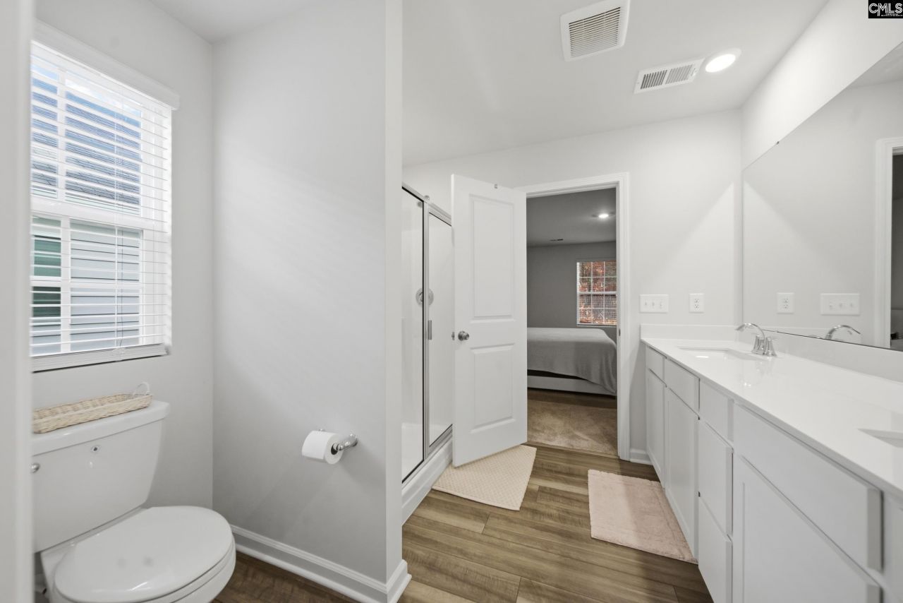 98 Parkwood Court Photo 24