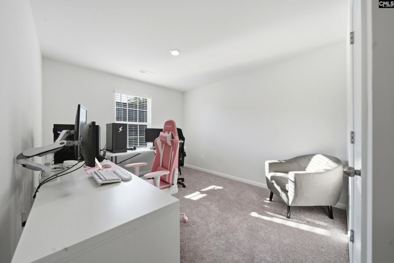 98 Parkwood Court Photo 28