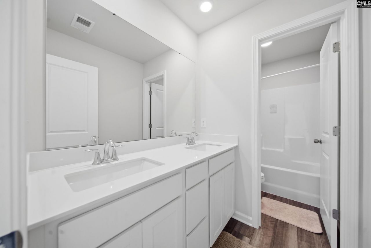 98 Parkwood Court Photo 33