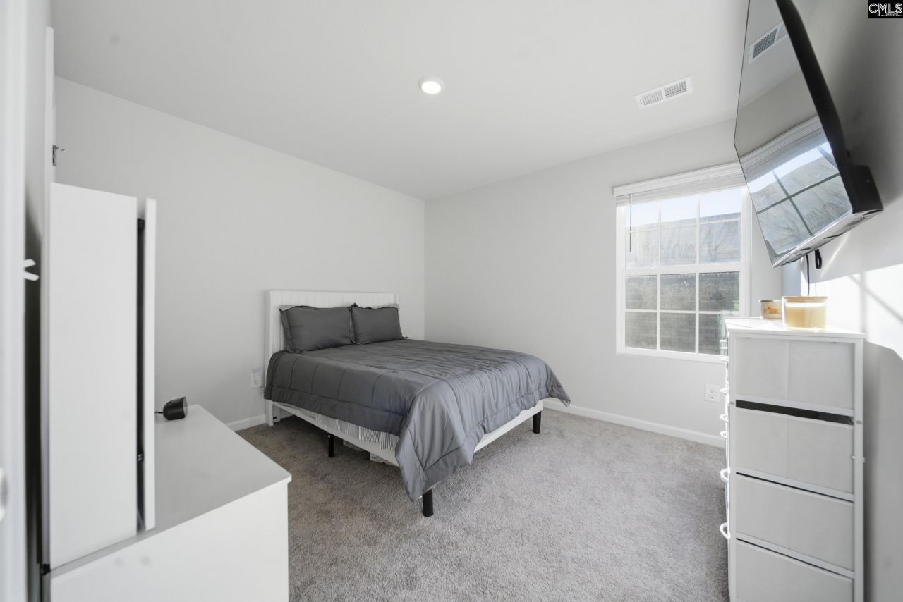 98 Parkwood Court Photo 34