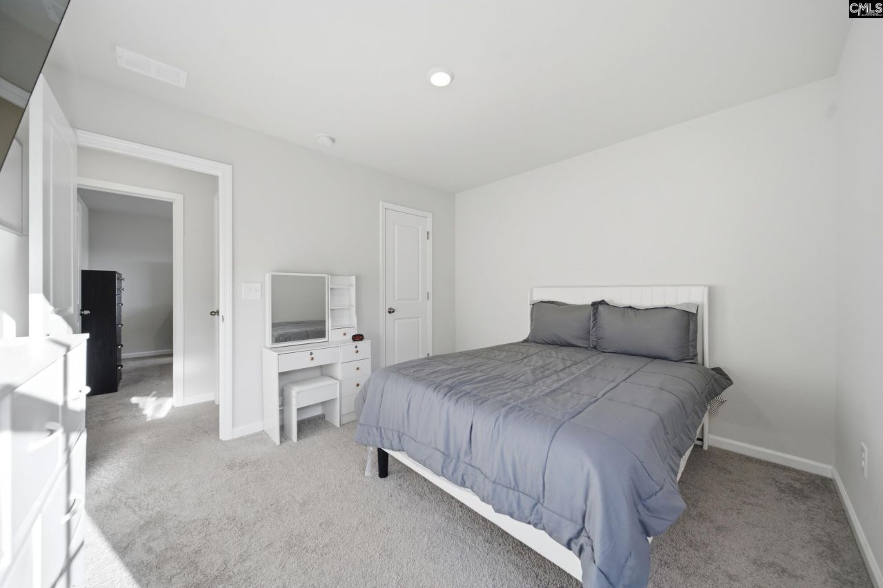 98 Parkwood Court Photo 35