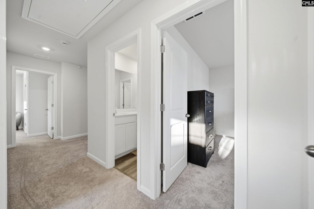 98 Parkwood Court Photo 36