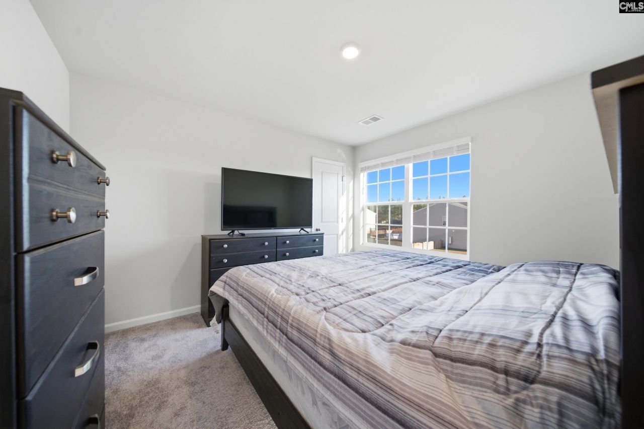 98 Parkwood Court Photo 37