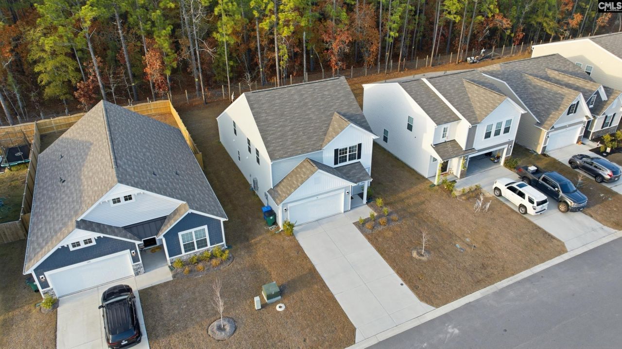 98 Parkwood Court Photo 43